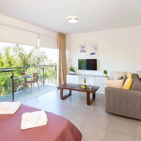 Lucile - Coralli Beachfront Apartment 帕拉利米尼 外观 照片