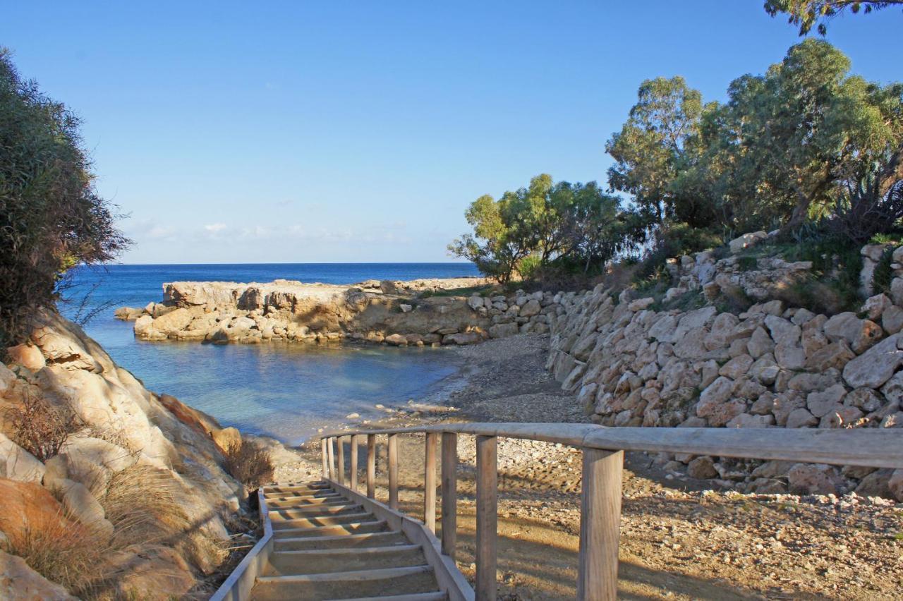Lucile - Coralli Beachfront Apartment 帕拉利米尼 外观 照片