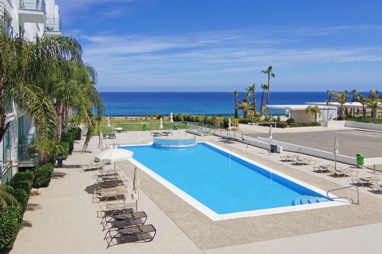 Lucile - Coralli Beachfront Apartment 帕拉利米尼 外观 照片