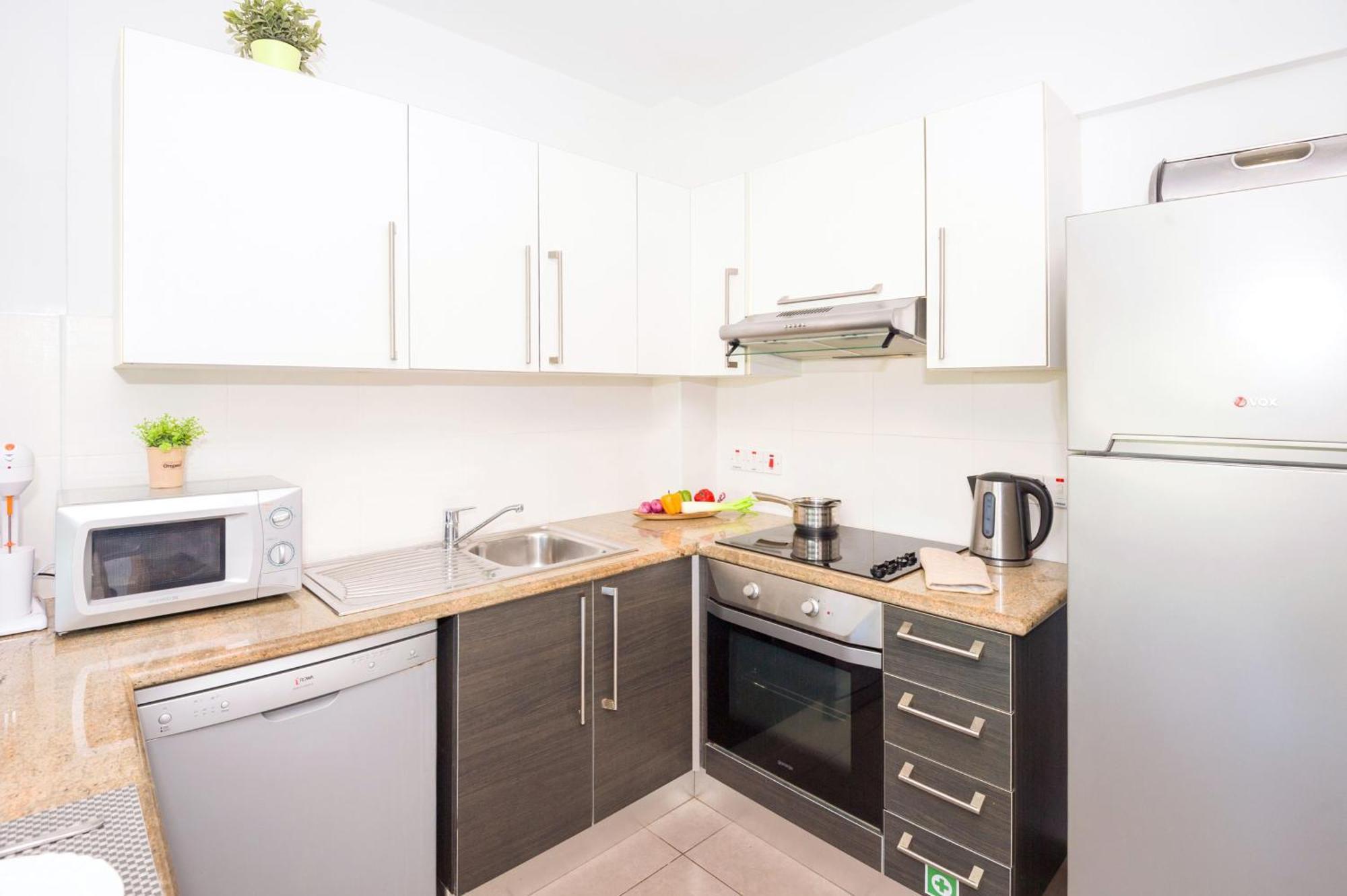 Lucile - Coralli Beachfront Apartment 帕拉利米尼 外观 照片