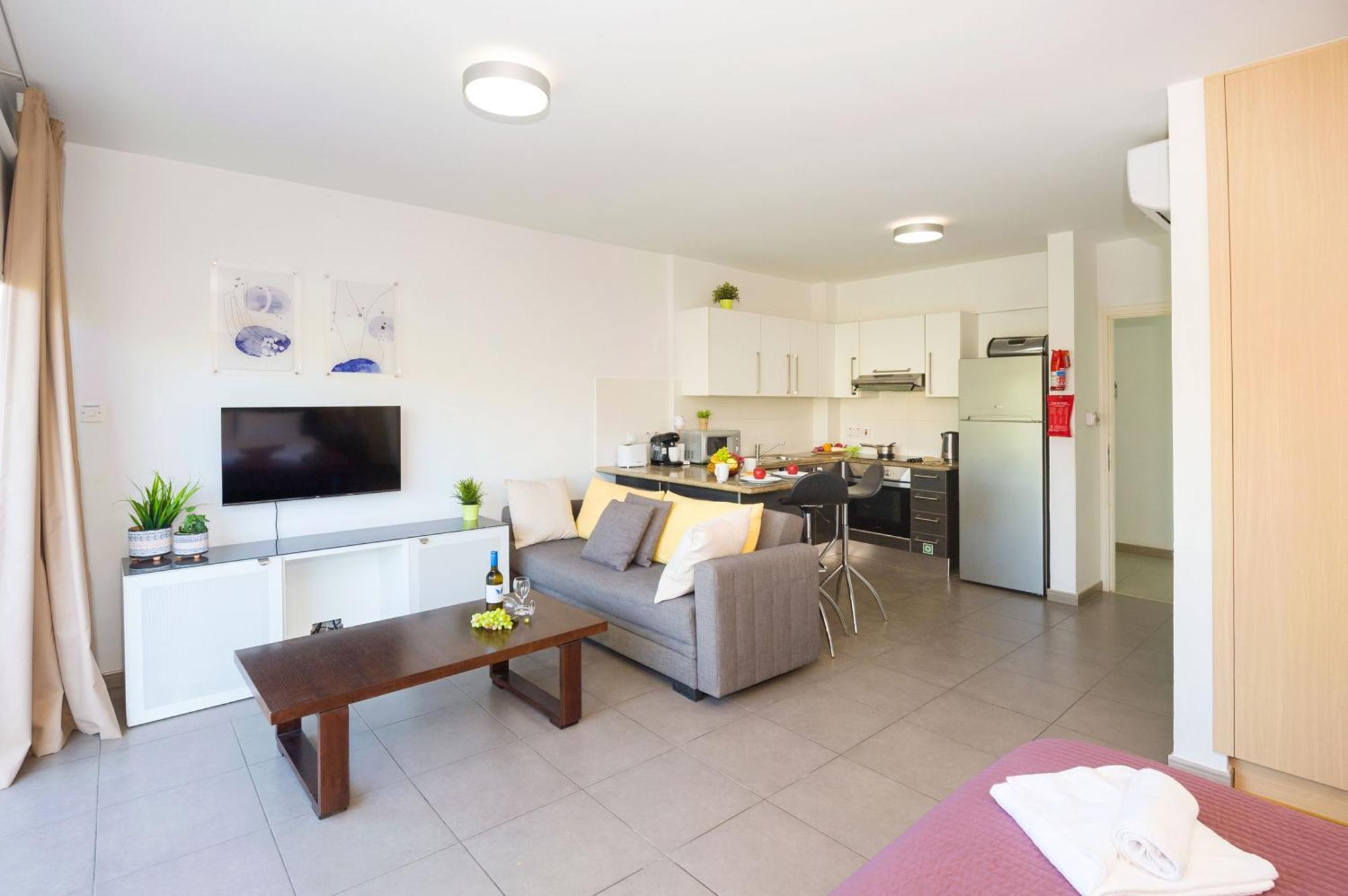 Lucile - Coralli Beachfront Apartment 帕拉利米尼 外观 照片