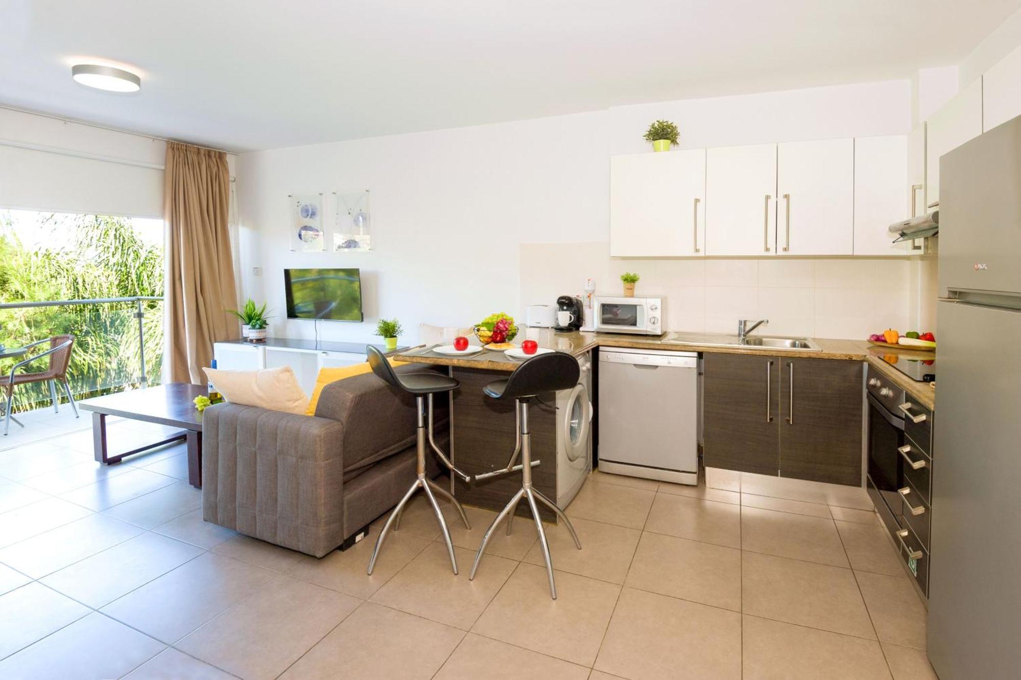 Lucile - Coralli Beachfront Apartment 帕拉利米尼 外观 照片