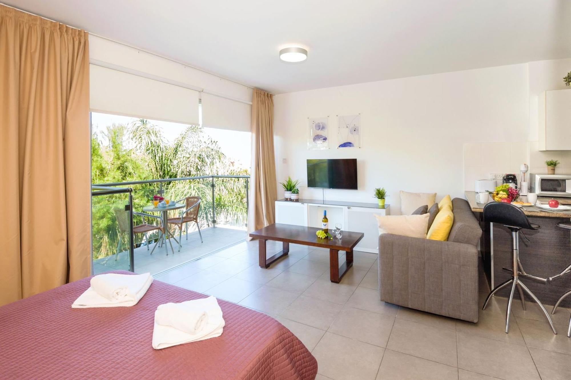 Lucile - Coralli Beachfront Apartment 帕拉利米尼 外观 照片