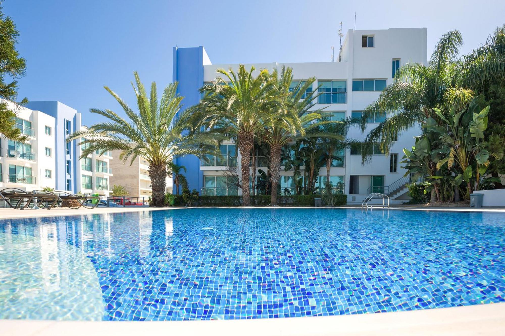 Lucile - Coralli Beachfront Apartment 帕拉利米尼 外观 照片