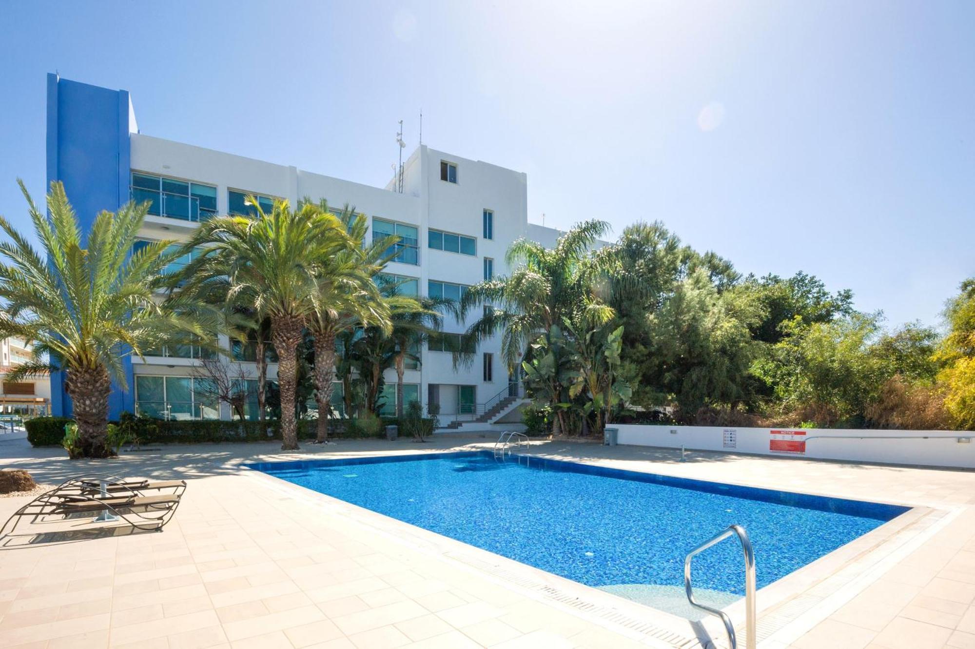 Lucile - Coralli Beachfront Apartment 帕拉利米尼 外观 照片