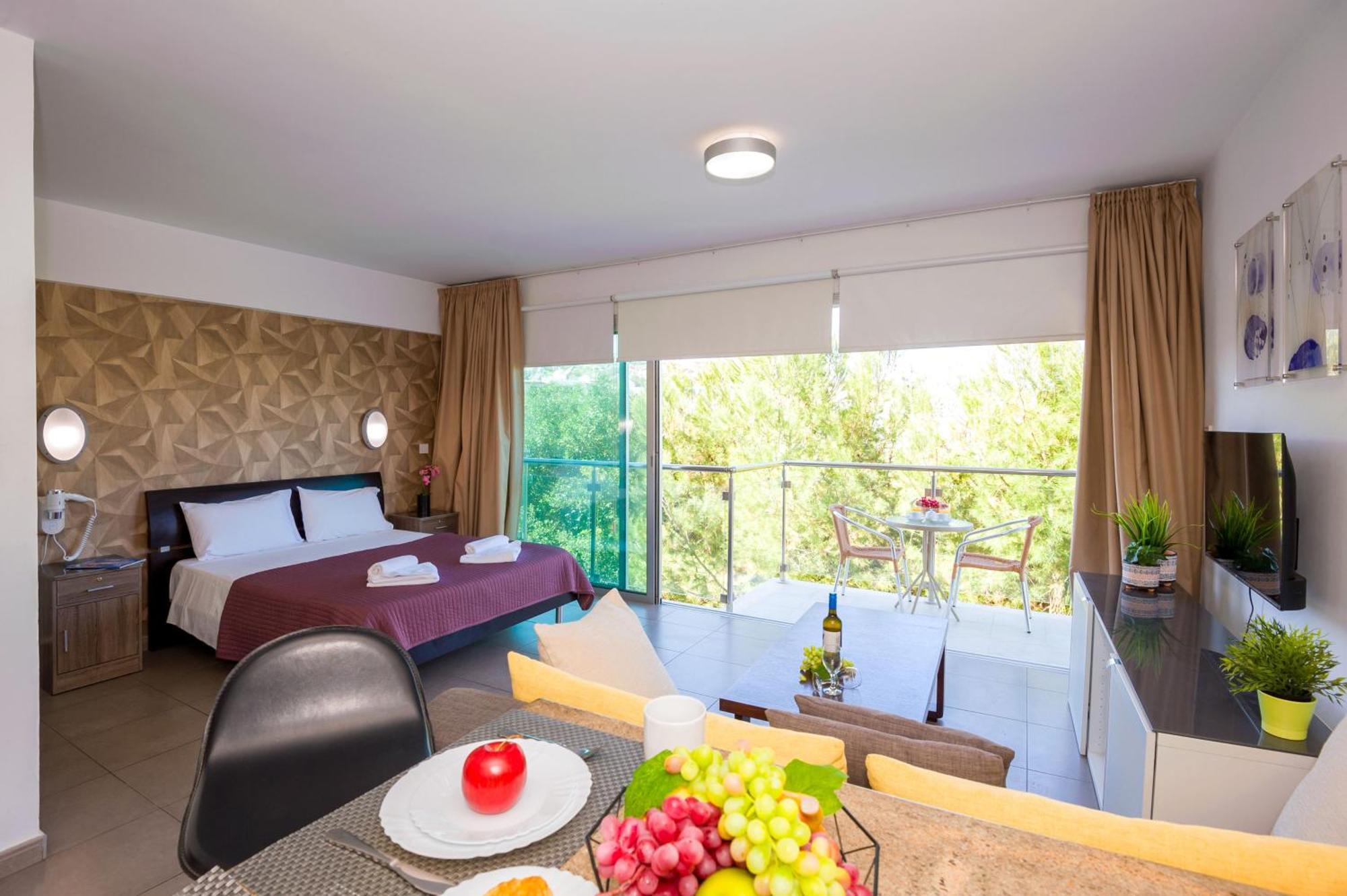 Lucile - Coralli Beachfront Apartment 帕拉利米尼 外观 照片