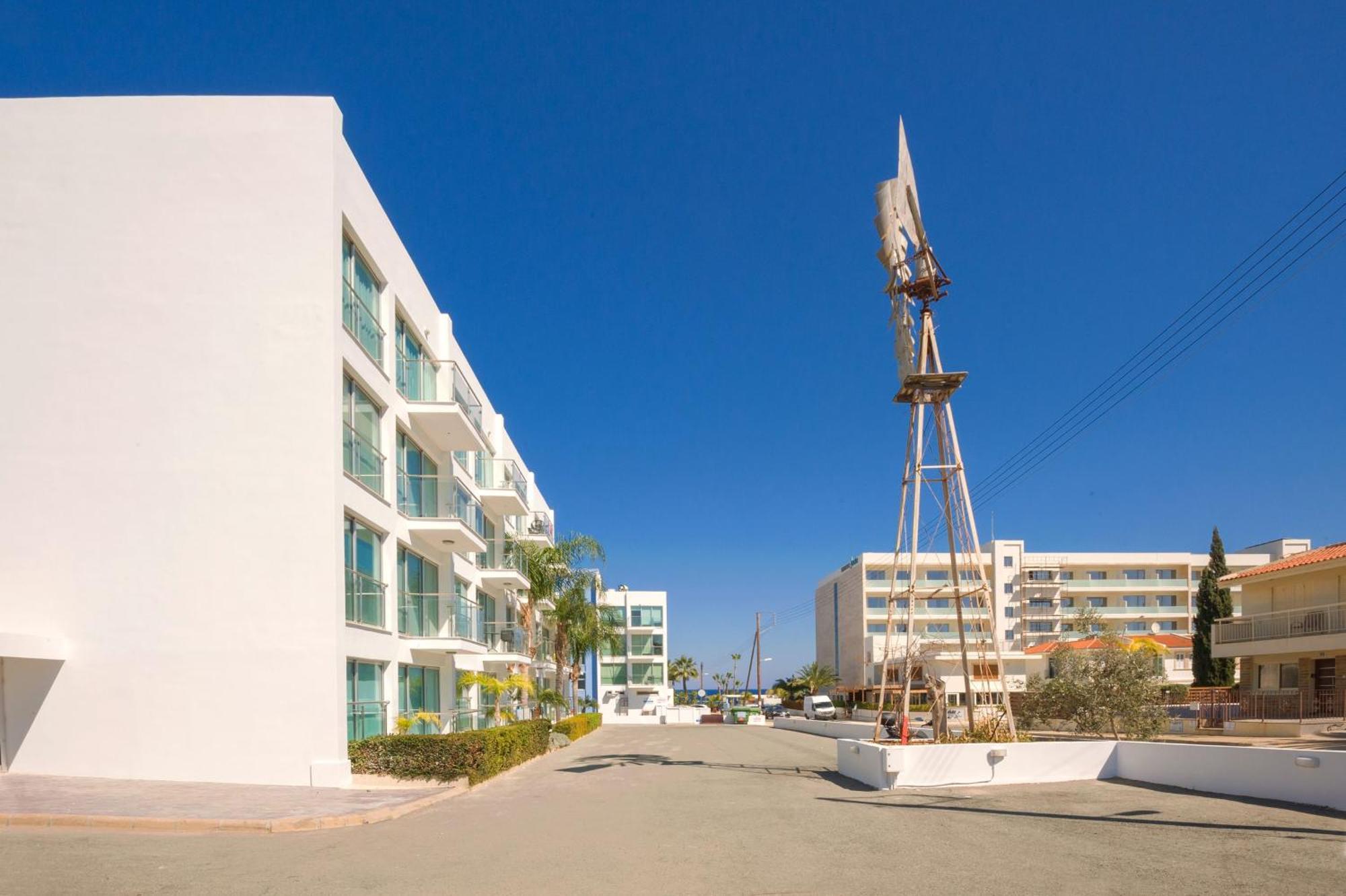 Lucile - Coralli Beachfront Apartment 帕拉利米尼 外观 照片