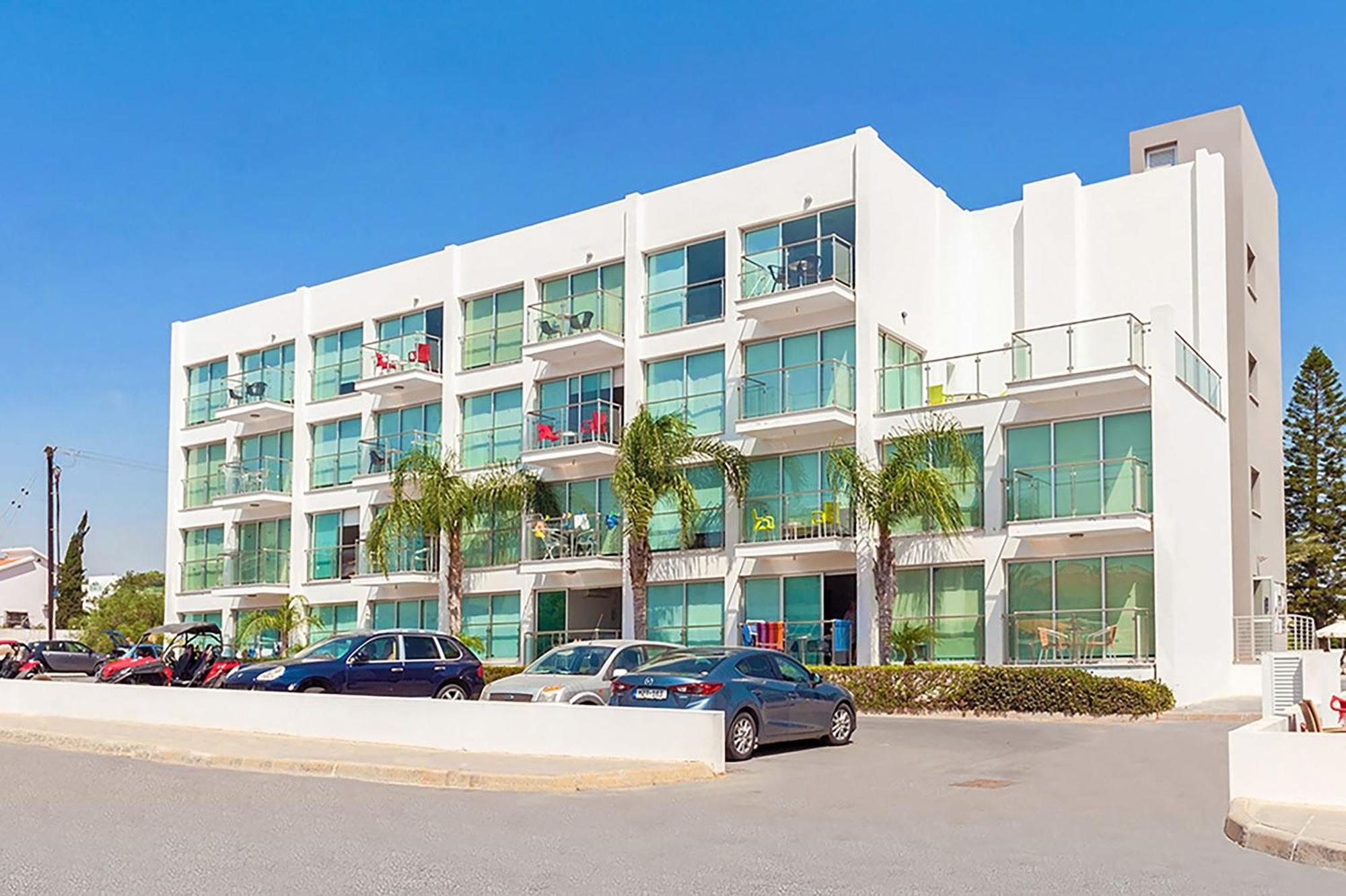 Lucile - Coralli Beachfront Apartment 帕拉利米尼 外观 照片
